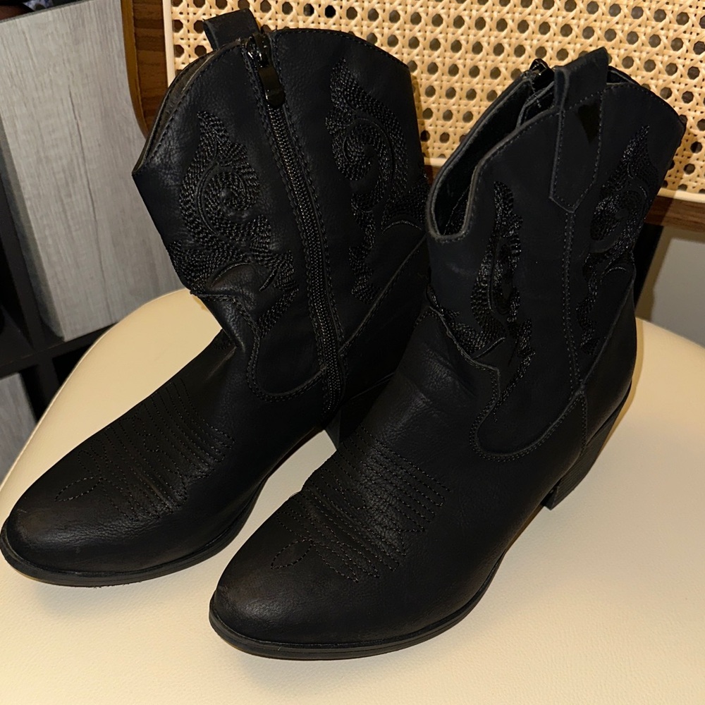 Black Western Ankle Boots - Classic Cowboy Style